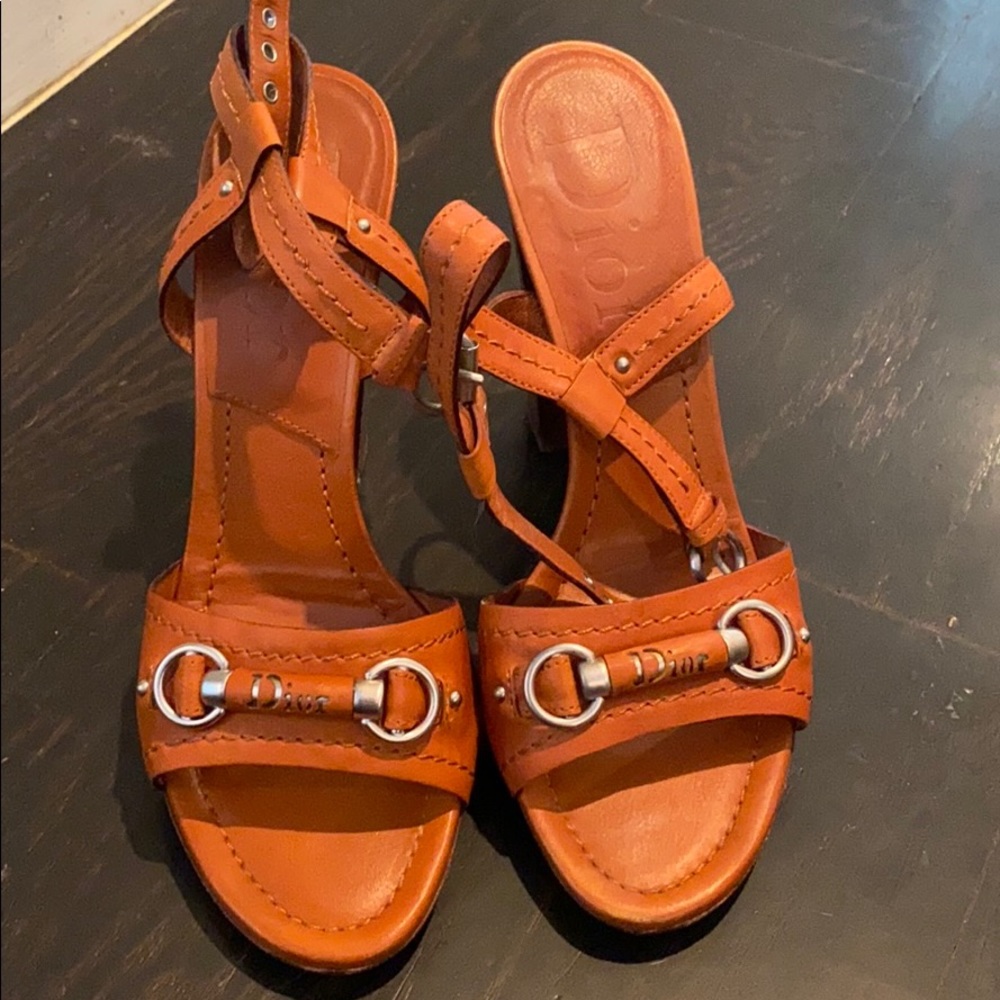 Christian Dior Camel colores heels